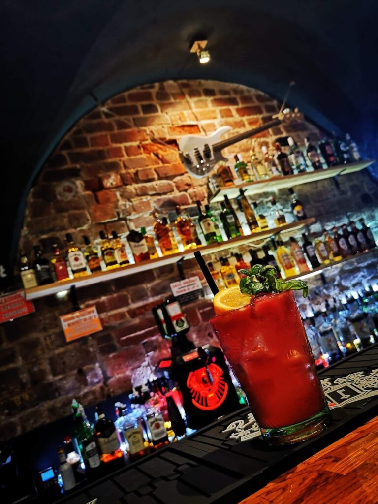Widok na bar Przybij Piątaka